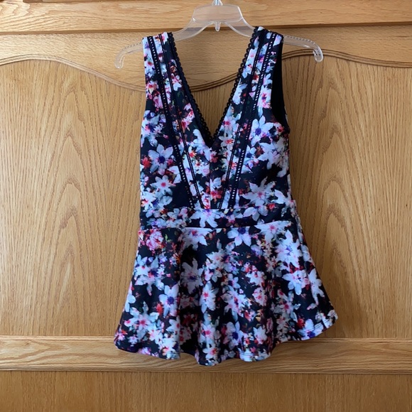 BEBE Top - Picture 2 of 4